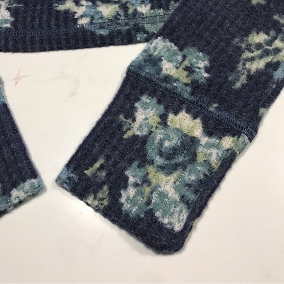 Urban outfitters Out From Under Blue Floral Long Sleeve Waffle Knit Crop Top - Picture 4 of 10